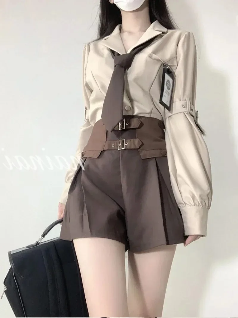 College Suit Shirt Shorts Set Women Vintage Tie Solid Patchwork Belt Brown Pants Spicy Girl Autumn Temperament Two-piece Set New
College Suit Shirt Shorts Set Women Vintage Tie Solid Patchwork Belt Brown Pants Spicy Girl Autumn Temperament Two-piece Set New