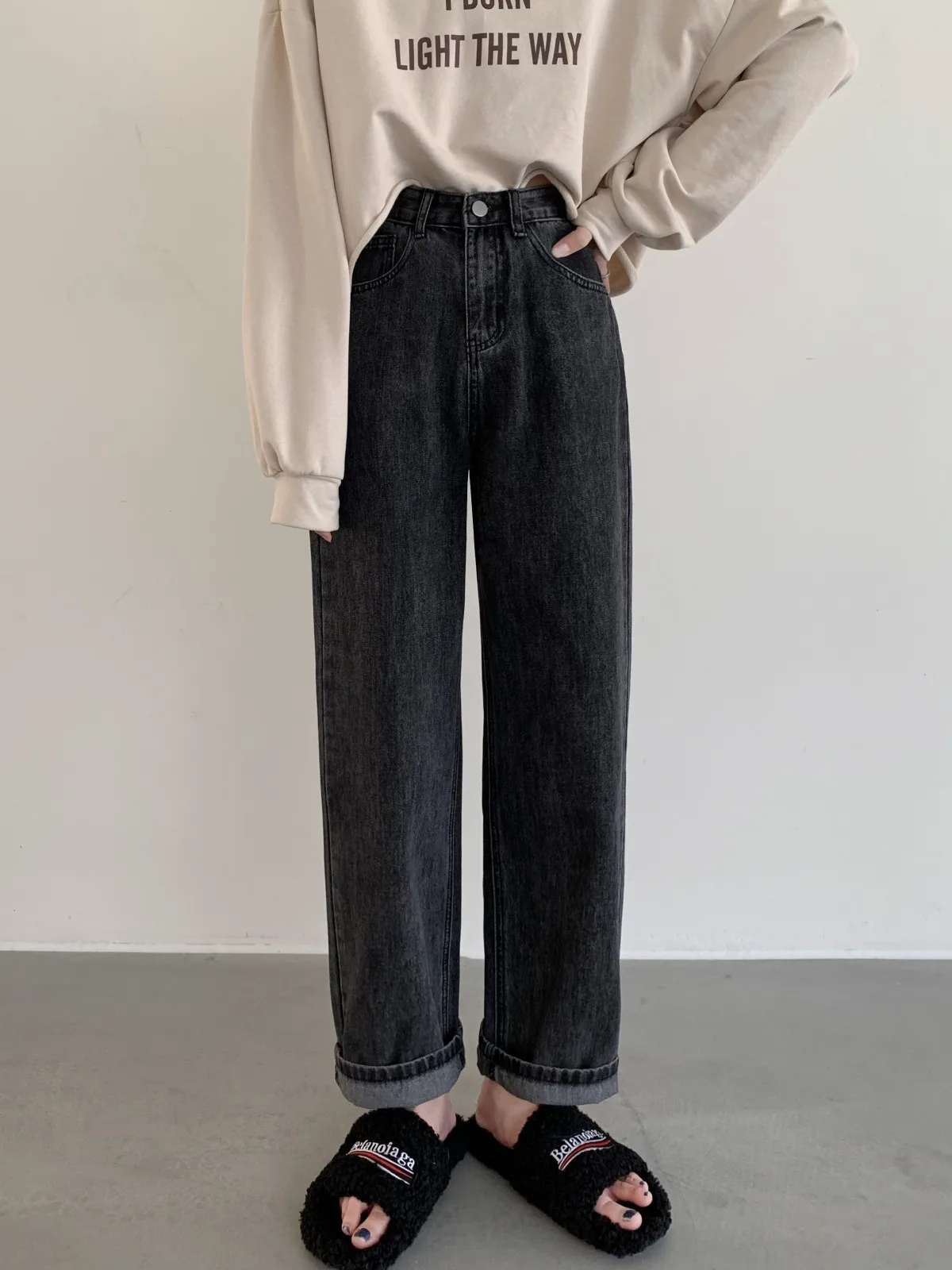 ZHISILAO New Wide Leg Straight Jeans Women Classic Loose Full Length Denim Pants Streetwear 2023
ZHISILAO New Wide Leg Straight Jeans Women Classic Loose Full Length Denim Pants Streetwear 2023