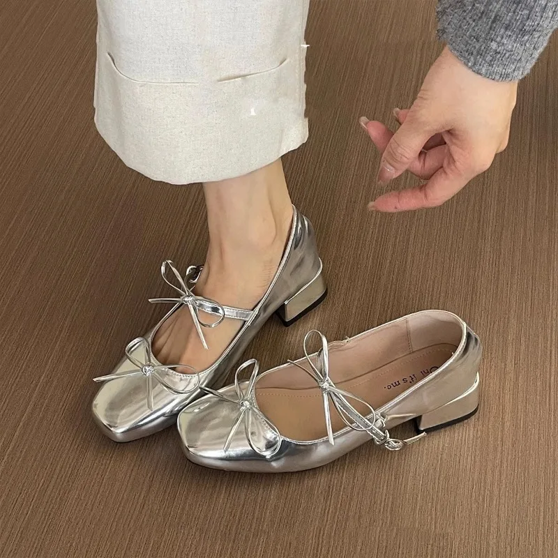 Модные туфли на массивном каблуке, новые весенние туфли с квадратной головкой и узлом-бабочкой, водонепроницаемые нескользящие низкие каблуки 
Модные туфли на массивном каблуке, новые весенние туфли с квадратной головкой и узлом-бабочкой, водонепроницаемые нескользящие низкие каблуки