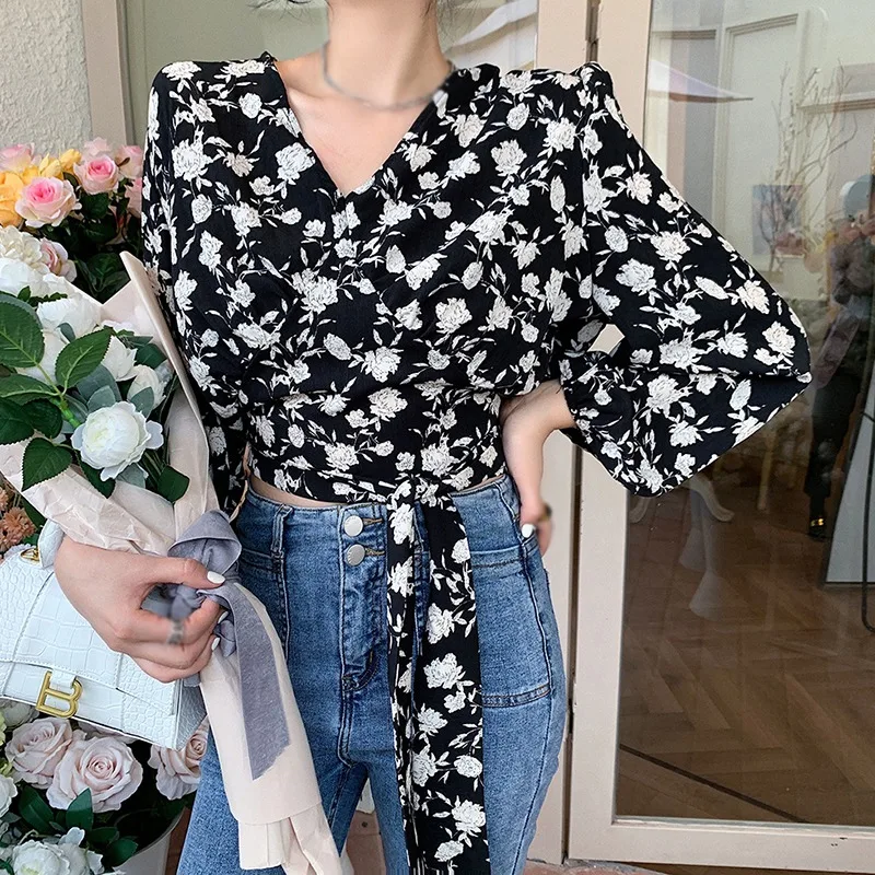 Women's Elegant Chiffon Shirts Floral Print V-Neck Sexy Lace Exposed Navel Long Sleeves Crop Tops Summer Club Tees KoreanVersion
Women's Elegant Chiffon Shirts Floral Print V-Neck Sexy Lace Exposed Navel Long Sleeves Crop Tops Summer Club Tees KoreanVersion