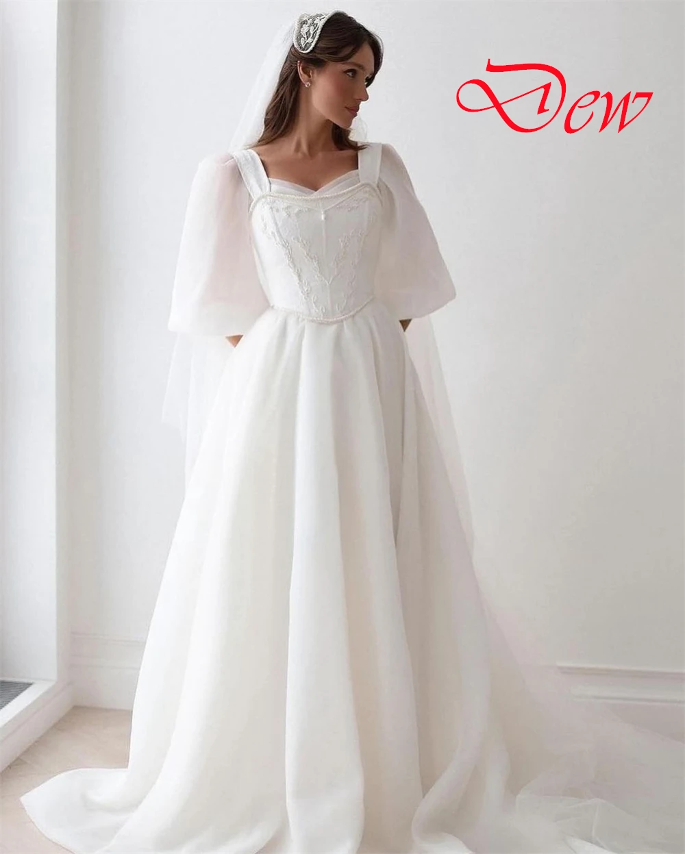Customized High Quality White Organza Bridal Gowns Simple Strapless Half Sleeves Wedding Dress Chapel Train Backless Dress
Customized High Quality White Organza Bridal Gowns Simple Strapless Half Sleeves Wedding Dress Chapel Train Backless Dress