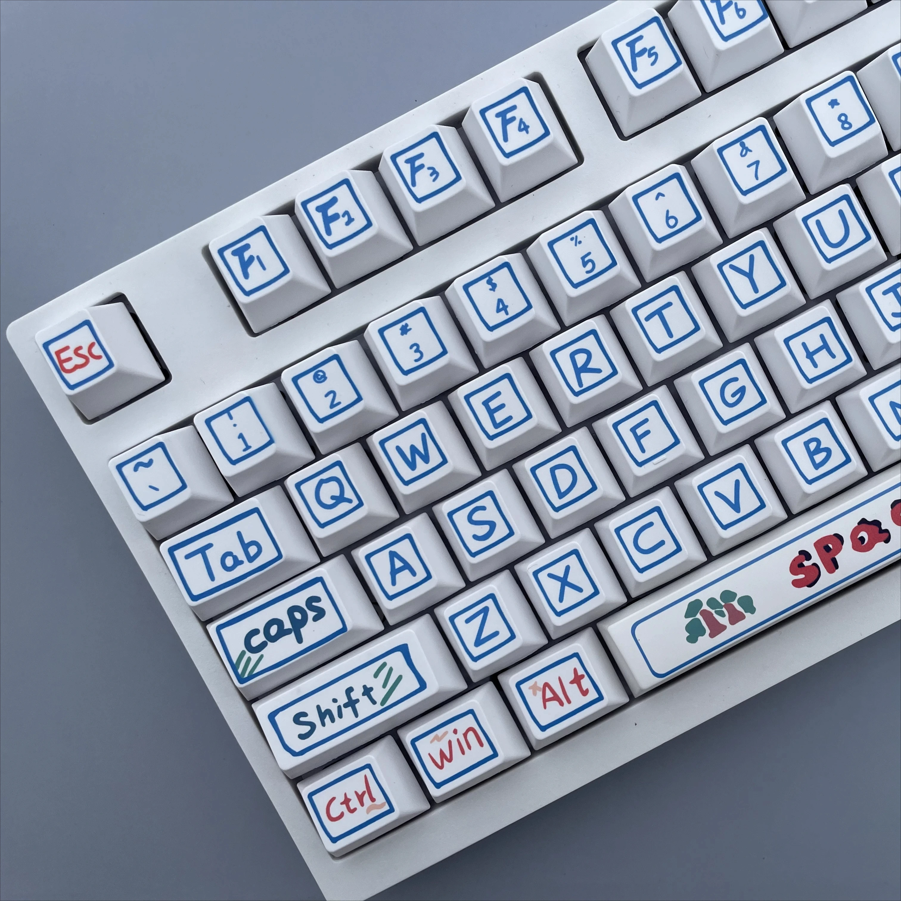 Hand-painted graffiti keycaps Original high pbt sublimation Customized player personality DIY creative painted keyboard cap
Hand-painted graffiti keycaps Original high pbt sublimation Customized player personality DIY creative painted keyboard cap