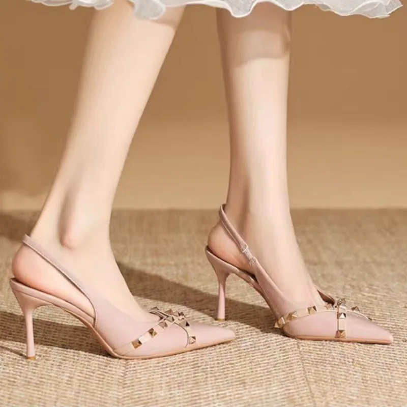 NewFemaleDesignФранцузские лакированные кожаные остроконечные туфли на шпильке размера плюс, уличные открытые темпераментные женские сандалии с заклепками, большие размеры
NewFemaleDesignФранцузские лакированные кожаные остроконечные туфли на шпильке размера плюс, уличные открытые темпераментные женские сандалии с заклепками, большие размеры