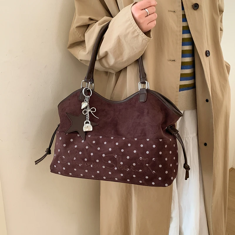 Korean Retro Patchwork Polka Dot Tote Bag Autumn Winter Large Capacity Drawstring Shoulder Bag Fashion Embroidered Handbag
Korean Retro Patchwork Polka Dot Tote Bag Autumn Winter Large Capacity Drawstring Shoulder Bag Fashion Embroidered Handbag