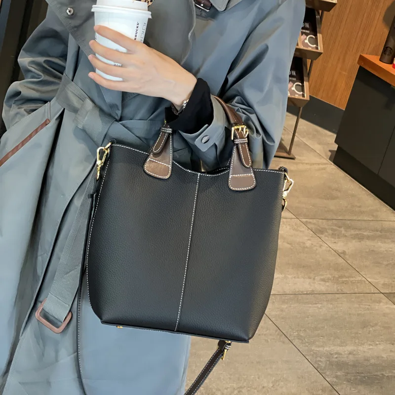 Genuine Leather Women Handbags Luxury Designer Women's Bag New Large Capacity Cowhide Shoulder Bag Fashion Crossbody Bags 
Genuine Leather Women Handbags Luxury Designer Women's Bag New Large Capacity Cowhide Shoulder Bag Fashion Crossbody Bags