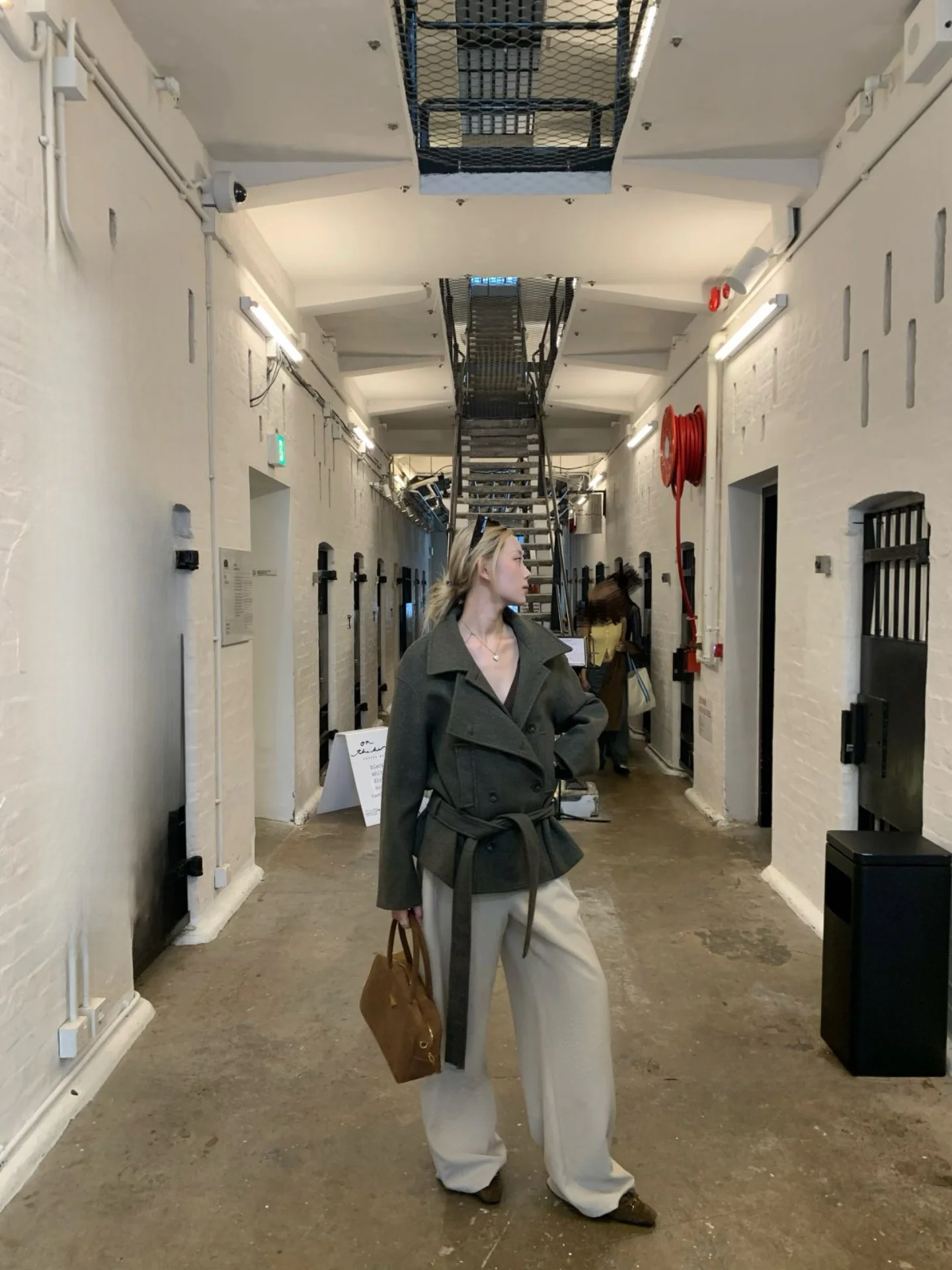 Шерстяное пальто с воротником в стиле ретро, женское зимнее новое шерстяное пальто с двойной пуговицей на талии, простое однотонное пальто для поездок на работу
Шерстяное пальто с воротником в стиле ретро, женское зимнее новое шерстяное пальто с двойной пуговицей на талии, простое однотонное пальто для поездок на работу