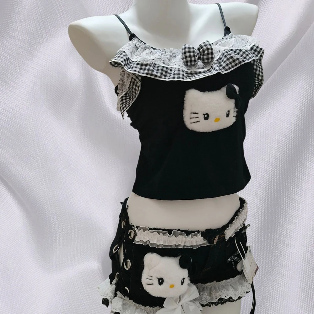 2Pcs Hello Kitty Plush Short Top Shorts Set for Women Y2K Kawaii Lace Ruffle Gingham Cami Fashion Top Cute Harajuku Street Set
2Pcs Hello Kitty Plush Short Top Shorts Set for Women Y2K Kawaii Lace Ruffle Gingham Cami Fashion Top Cute Harajuku Street Set