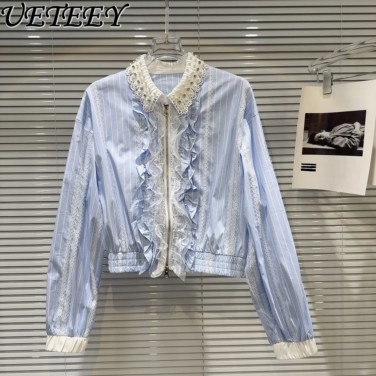 2025 Spring New Chic Pearl Neck Lace Ruffles Lace Striped Shirt Women's Elegant Long-sleeved Blouse Thin Short Coat Top Female
2025 Spring New Chic Pearl Neck Lace Ruffles Lace Striped Shirt Women's Elegant Long-sleeved Blouse Thin Short Coat Top Female