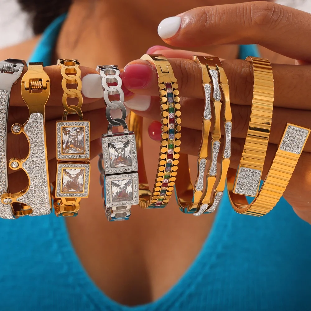 MARKA New Fashionable Diamond Studded Glazed Crown Titanium Steel Bracelet Is A Versatile Jewelry Accessory for Women
MARKA New Fashionable Diamond Studded Glazed Crown Titanium Steel Bracelet Is A Versatile Jewelry Accessory for Women