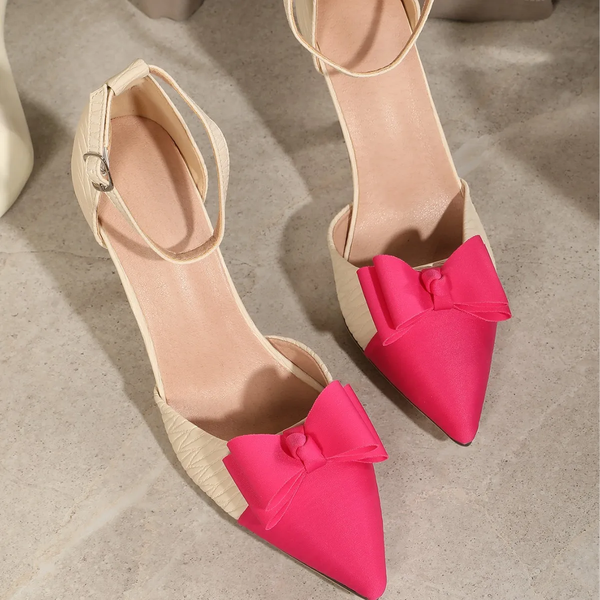 Женские туфли на высоком каблуке с бантом на тонком каблуке с острым носком Мюллер сто туфель
Женские туфли на высоком каблуке с бантом на тонком каблуке с острым носком Мюллер сто туфель