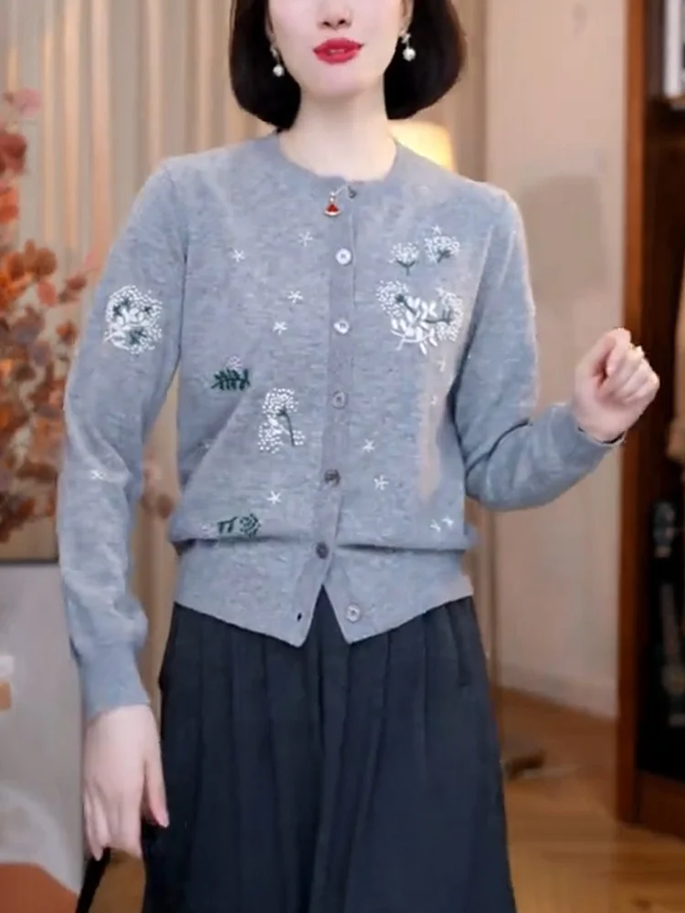 Slimming Knitwear Faionable Embroidery Korean Sle plus Size Versatile Top for Autumn Winter by Xue MenU
Slimming Knitwear Faionable Embroidery Korean Sle plus Size Versatile Top for Autumn Winter by Xue MenU