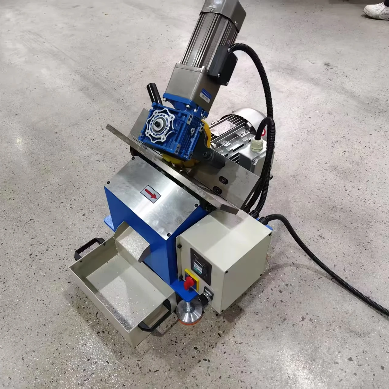 BC-10D Малая стальная пластина Автоматическая машина для снятия фаски и снятия фасок Конструктор нового состава для промышленности
BC-10D Малая стальная пластина Автоматическая машина для снятия фаски и снятия фасок Конструктор нового состава для промышленности