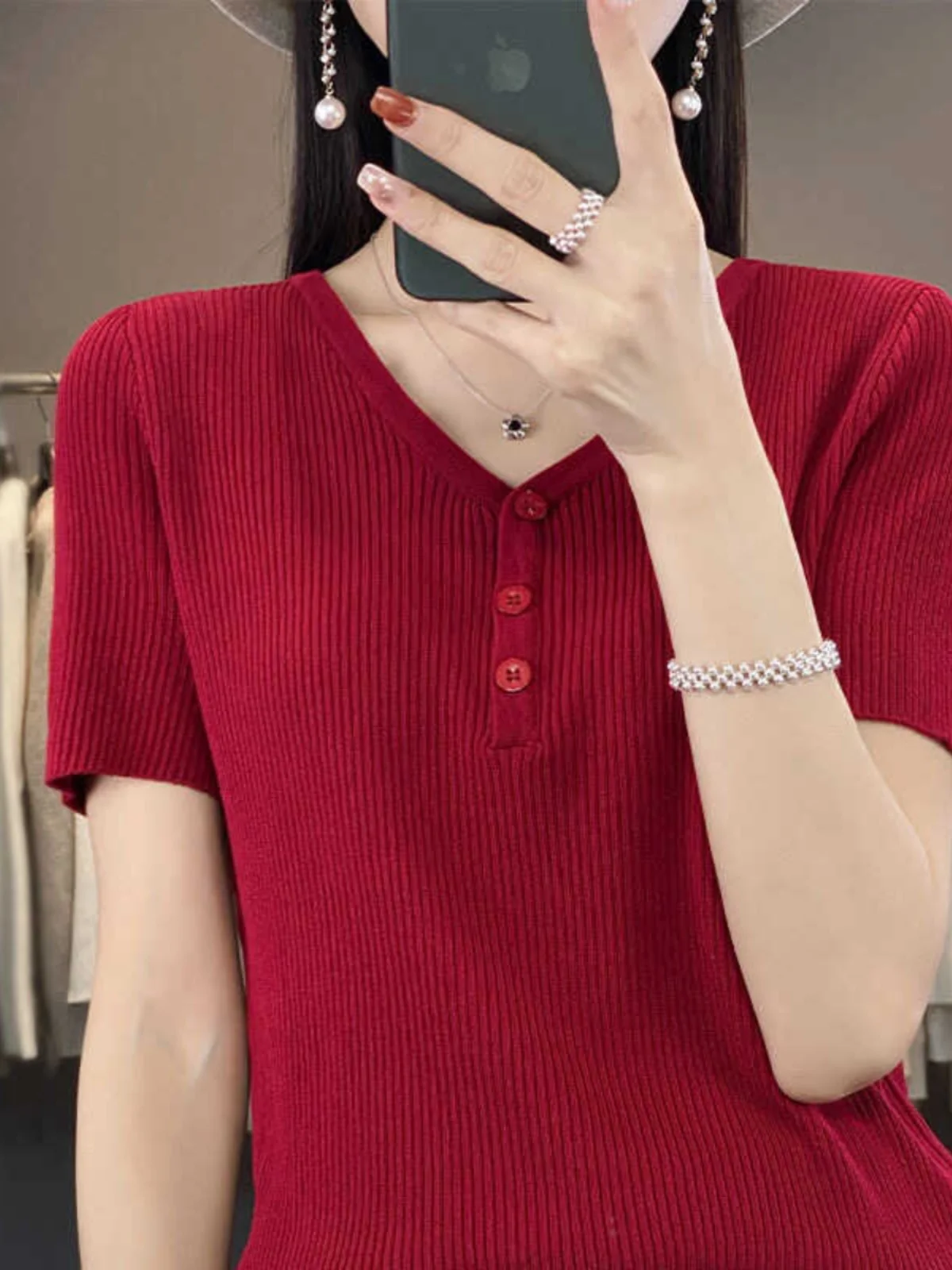 Summer New Pure Color V-Neck Knitted Ice Silk T-Shirt Women's Short Sleeve Slim Fit Versatile Base Layer Top
Summer New Pure Color V-Neck Knitted Ice Silk T-Shirt Women's Short Sleeve Slim Fit Versatile Base Layer Top