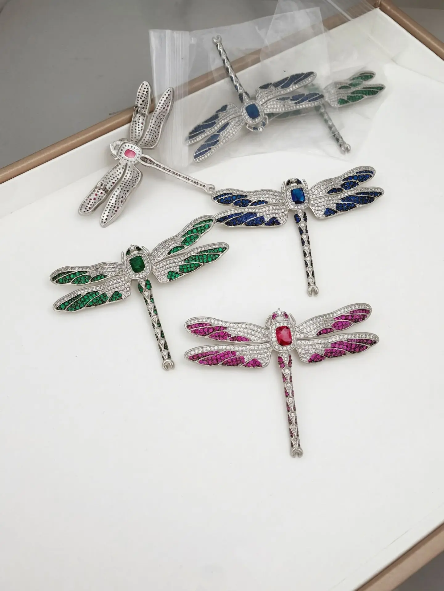 81x61MM Multi Color cubic zirconia micro Pave Dragonfly gunmetal color plated Shape Brooch luxury animal brooch
81x61MM Multi Color cubic zirconia micro Pave Dragonfly gunmetal color plated Shape Brooch luxury animal brooch