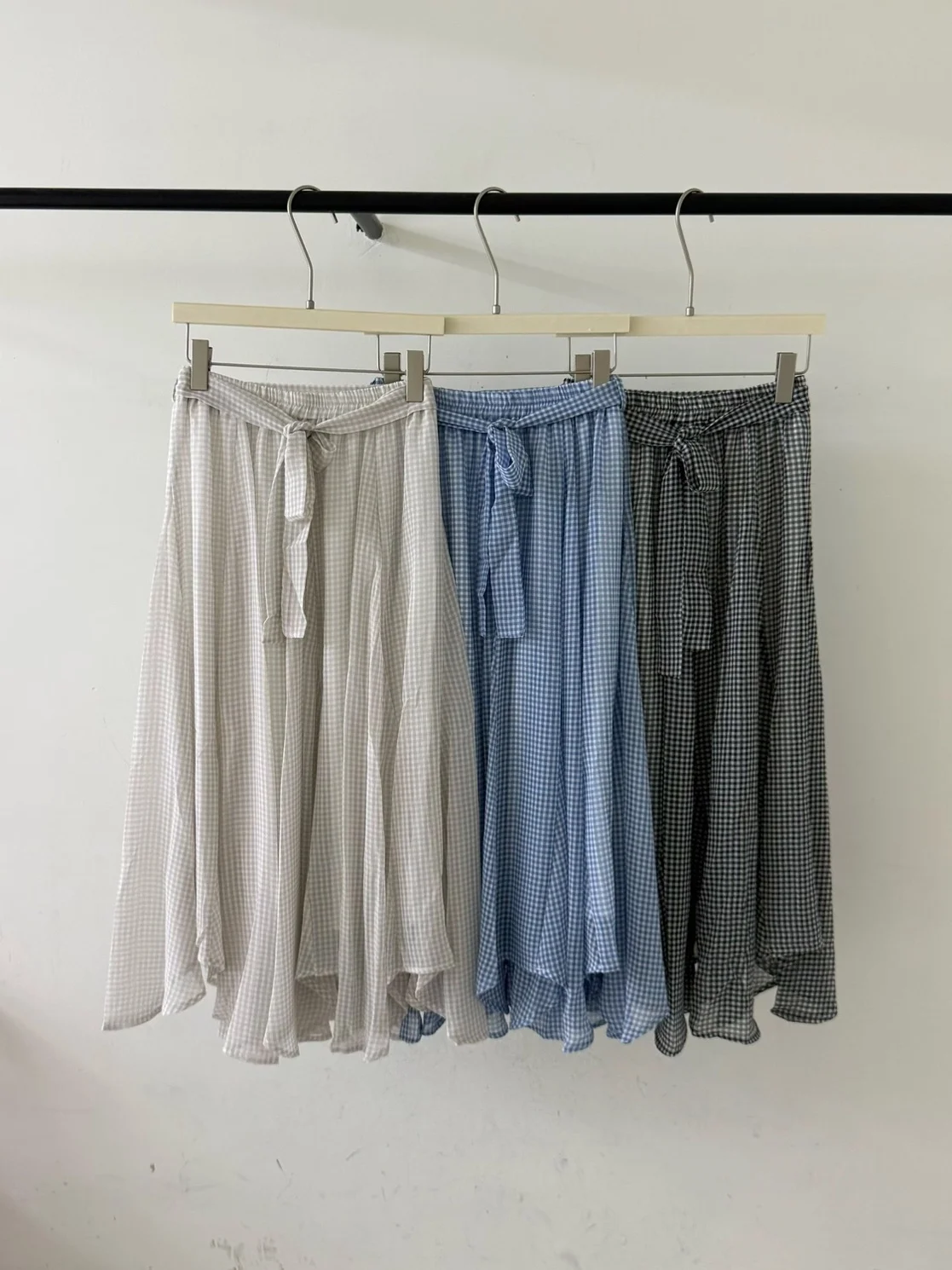 Elegant Large Swing A-Line Plaid Midi Skirt Summer Tie Small Print Skirt High Waist Umbrella Skirt Polyester Fiber
Elegant Large Swing A-Line Plaid Midi Skirt Summer Tie Small Print Skirt High Waist Umbrella Skirt Polyester Fiber
