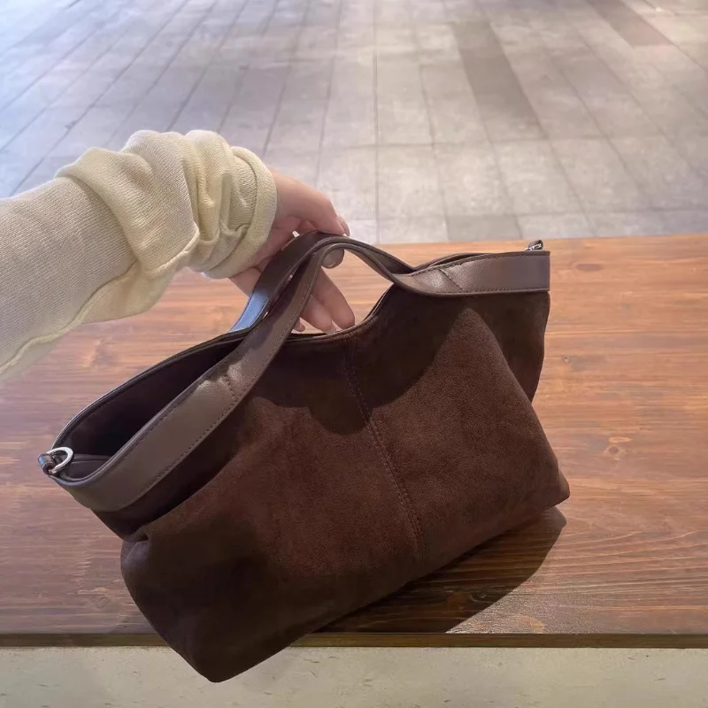 Luxury Frosted Leather Tote Bag Minimalist Solid Color Shoulder Bag Magnetic Buckle Design Fashion Women Commuter Crossbody Bag
Luxury Frosted Leather Tote Bag Minimalist Solid Color Shoulder Bag Magnetic Buckle Design Fashion Women Commuter Crossbody Bag