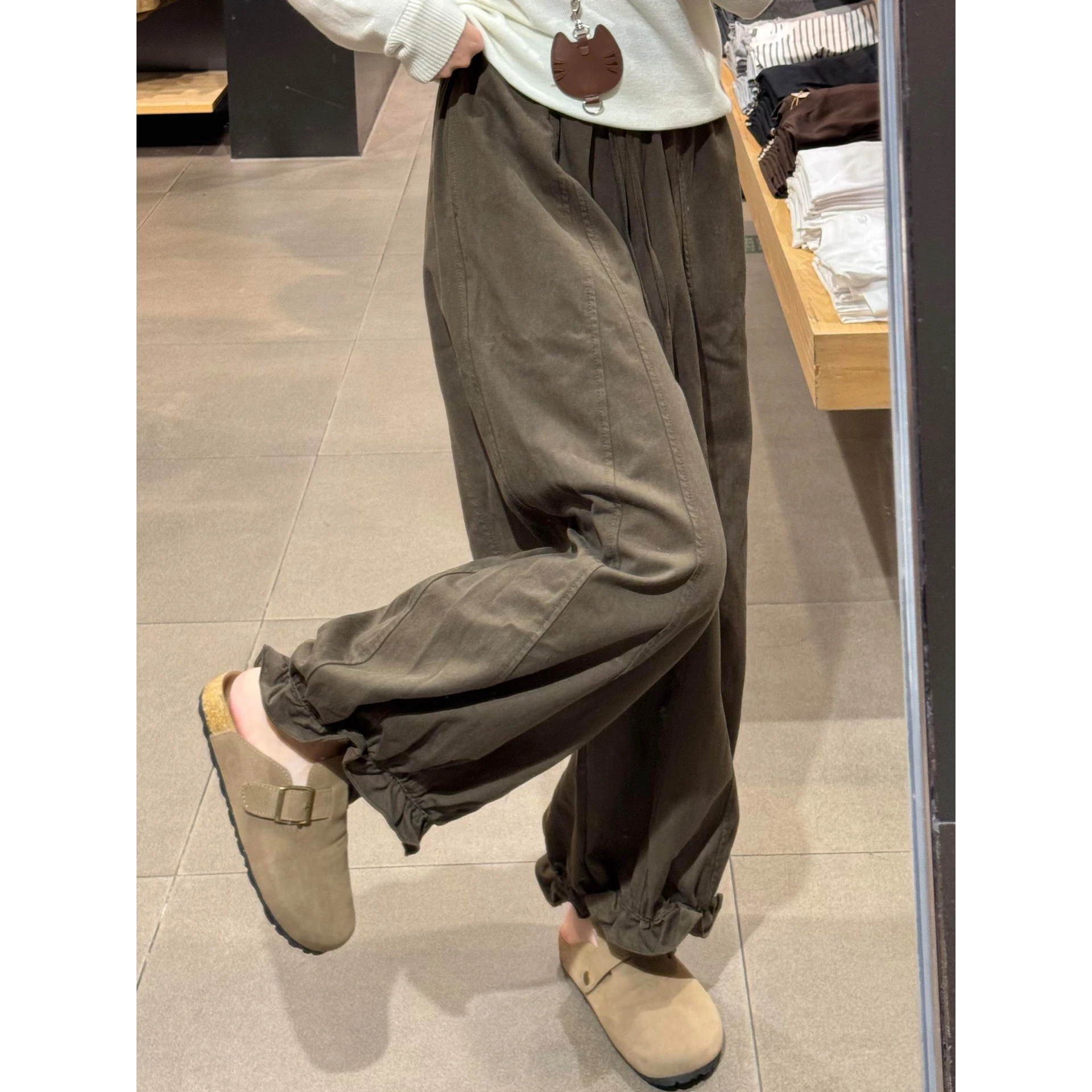 Брюки женские свободные с цветочным принтом, осенние, больших размеров, с эффектом стройности, драпированные, комфортные, для высоких и невысоких, цвет карамель
Брюки женские свободные с цветочным принтом, осенние, больших размеров, с эффектом стройности, драпированные, комфортные, для высоких и невысоких, цвет карамель