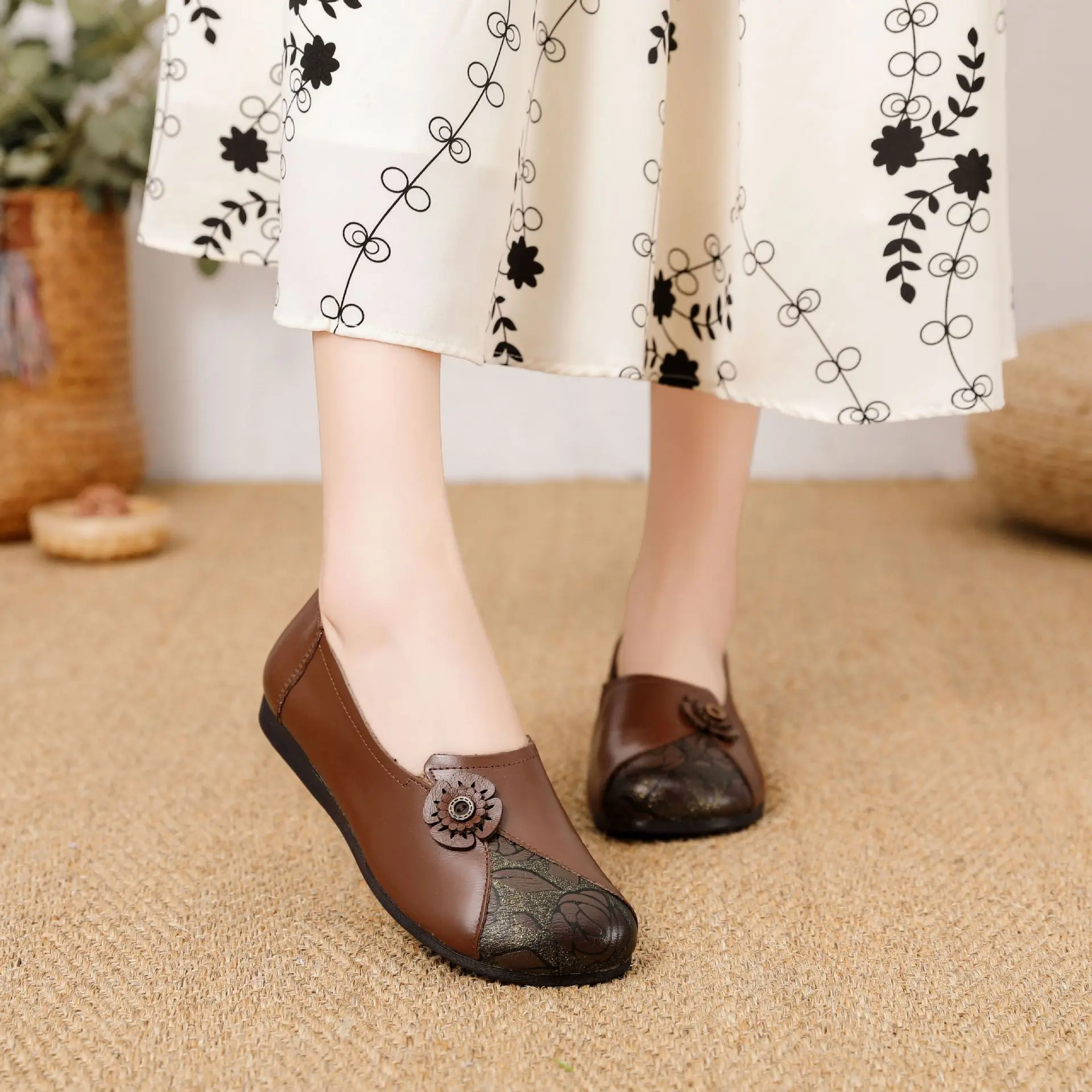 Comfy Mom's Shoes Big Size 41 Ladies Ballet Flats Woman Geunine Leather Retro Loafers 2025 Spring Walking Driving Shoes Soft 
Comfy Mom's Shoes Big Size 41 Ladies Ballet Flats Woman Geunine Leather Retro Loafers 2025 Spring Walking Driving Shoes Soft