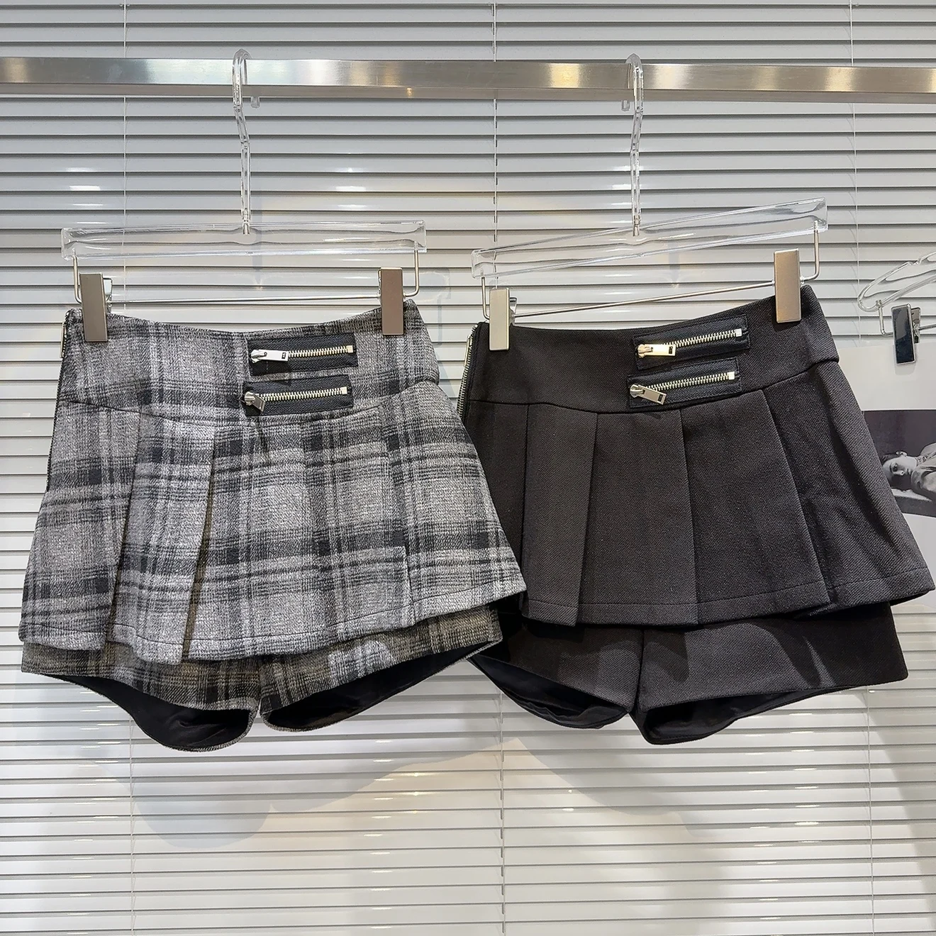 Trendy Metal Zipper Wool Plaid Skirt A-Line Skirt Sweet Cool Spicy Girl Winter New Arrival Women's Faion Skirts
Trendy Metal Zipper Wool Plaid Skirt A-Line Skirt Sweet Cool Spicy Girl Winter New Arrival Women's Faion Skirts