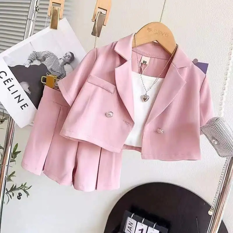 Baby Girl Summer Fashion Outfit 2-Piece Set Children's Suit Jacket Wide Leg Shorts Ensemble for Toddlers
Baby Girl Summer Fashion Outfit 2-Piece Set Children's Suit Jacket Wide Leg Shorts Ensemble for Toddlers