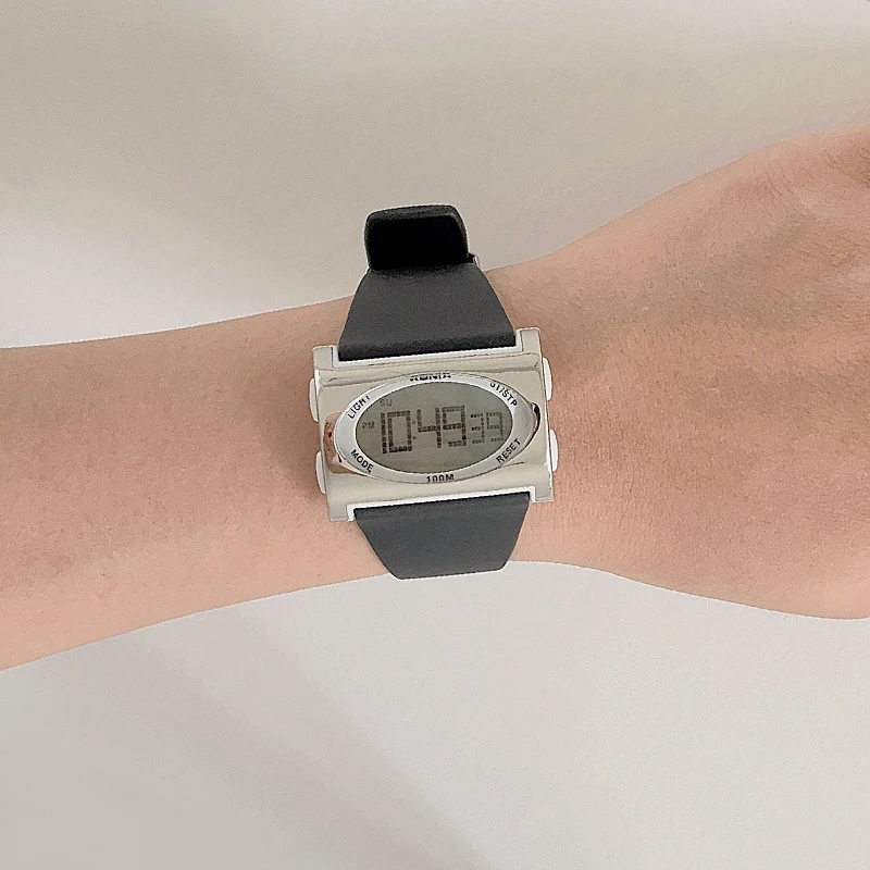 Precise fashion multi-functional waterproof student watch luminous alarm INS wind personalized boys and girls electronic watch
Precise fashion multi-functional waterproof student watch luminous alarm INS wind personalized boys and girls electronic watch