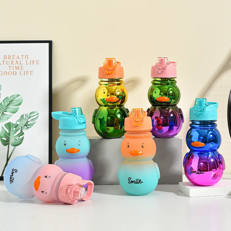 880ml Kettle Food Grade Plastic Cute Cartoon Duck Cup School Outdoor Sports Portable Children's Water Bottl Gradient Drinkware
880ml Kettle Food Grade Plastic Cute Cartoon Duck Cup School Outdoor Sports Portable Children's Water Bottl Gradient Drinkware