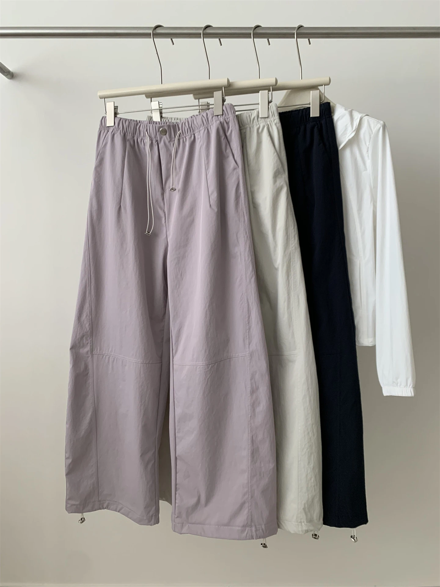 plus Size Women's Summer Lightweight Wide Leg Pants Elastic Waist Drawstring Sun Protection Korean Style Bend Knife Pants
plus Size Women's Summer Lightweight Wide Leg Pants Elastic Waist Drawstring Sun Protection Korean Style Bend Knife Pants