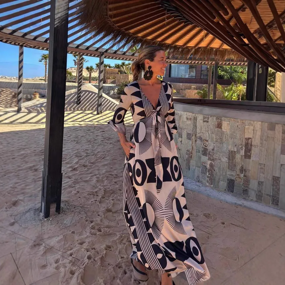 25 New Fashion Printed Lace-up Long Sleeve Dress Women Summer Casual Loose Bohemian Vacation V-neck Long Dress For Women
25 New Fashion Printed Lace-up Long Sleeve Dress Women Summer Casual Loose Bohemian Vacation V-neck Long Dress For Women