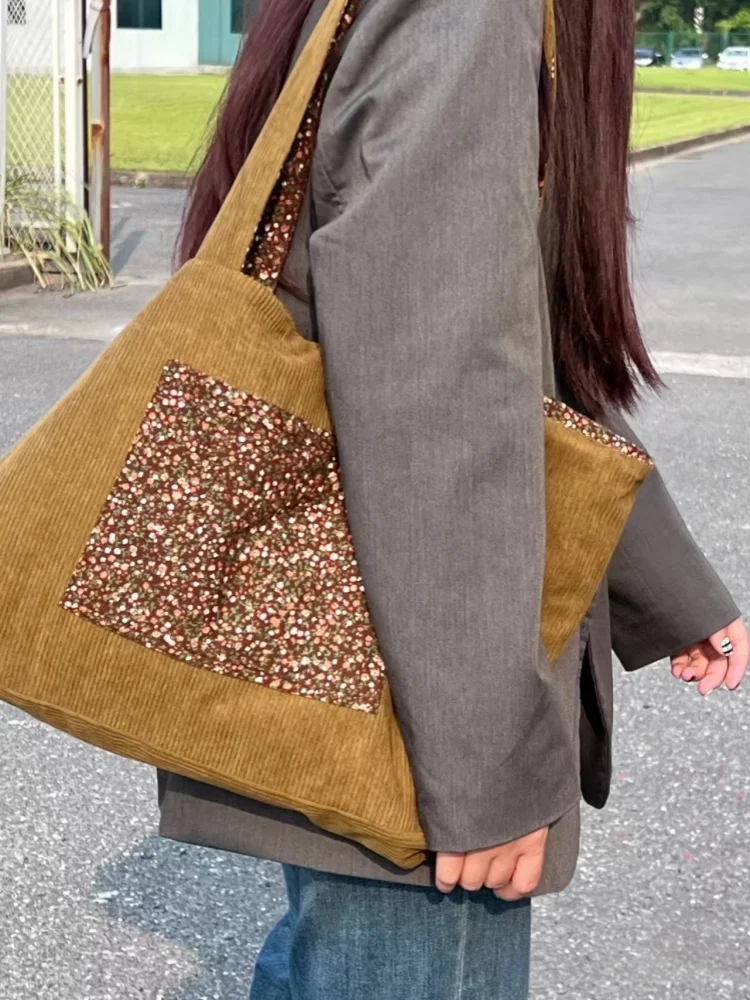 Double Sided Vintage Floral Corduroy Bag for Women's New Commuting Large Capacity Shoulder Tote Bags
Double Sided Vintage Floral Corduroy Bag for Women's New Commuting Large Capacity Shoulder Tote Bags
