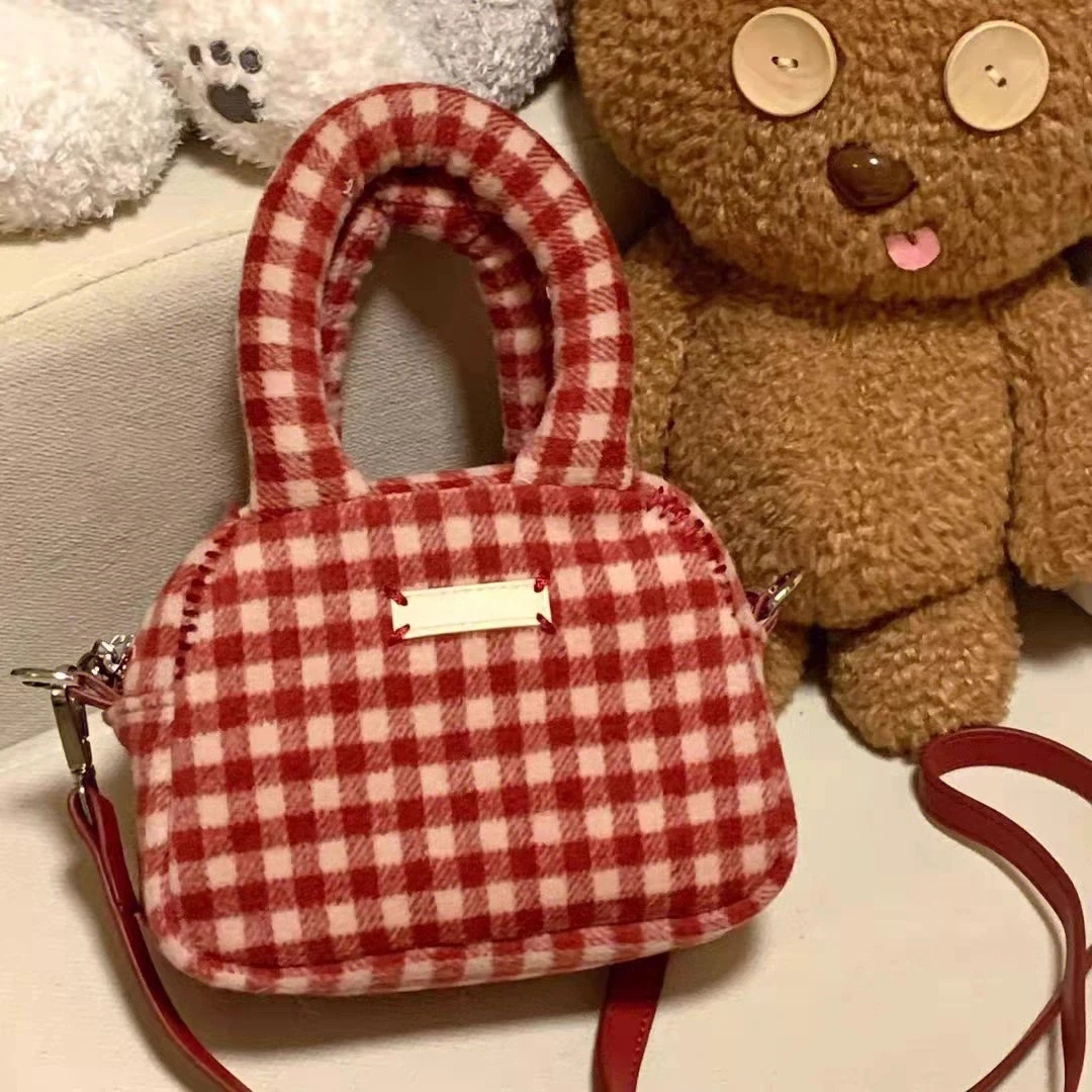 Autumn Winter Plaid Cisas Women's Crossbody Bag Fluffy Handbag Single oulder Bag Cool Sweet Red id Pattern Bag
Autumn Winter Plaid Cisas Women's Crossbody Bag Fluffy Handbag Single oulder Bag Cool Sweet Red id Pattern Bag