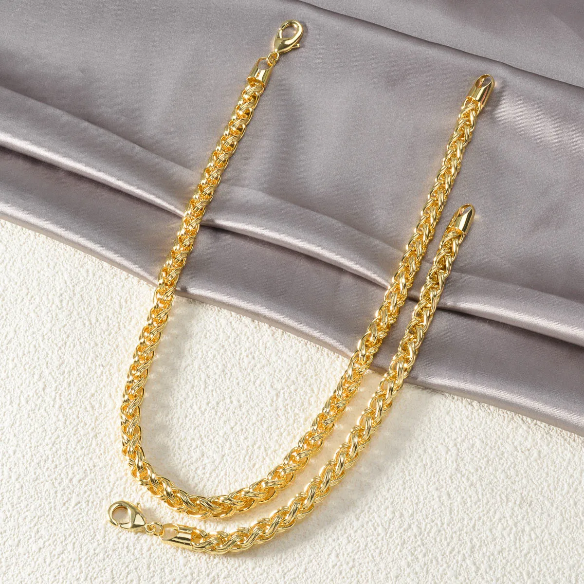 Premium Twisted Polished Textured Chain Jewelry Set Gold Tone Fashion Necklace Bracelet for Women Men Daily Wear Party Gifts
Premium Twisted Polished Textured Chain Jewelry Set Gold Tone Fashion Necklace Bracelet for Women Men Daily Wear Party Gifts