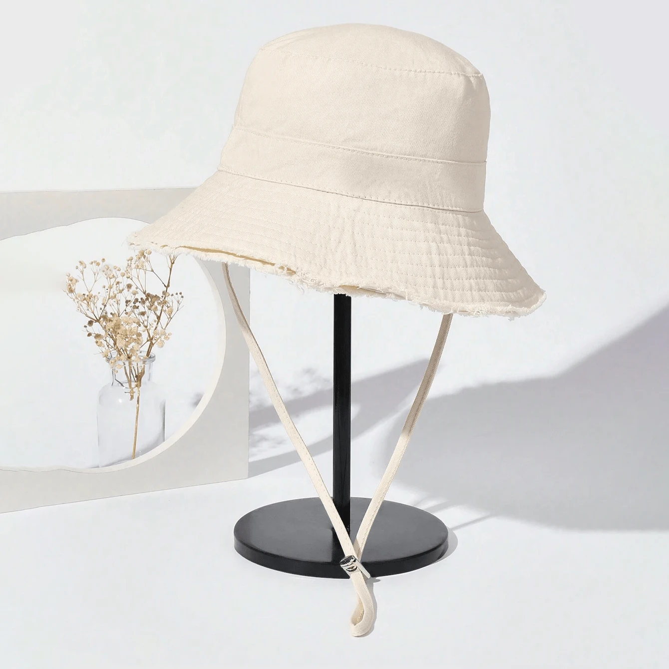 1pc Women Sun Hat Sunscreen Outdoor Fashionable Wide Brim Bucket Hat, Drawstring, Suitable For Daily Use And Beach Holiday
1pc Women Sun Hat Sunscreen Outdoor Fashionable Wide Brim Bucket Hat, Drawstring, Suitable For Daily Use And Beach Holiday
