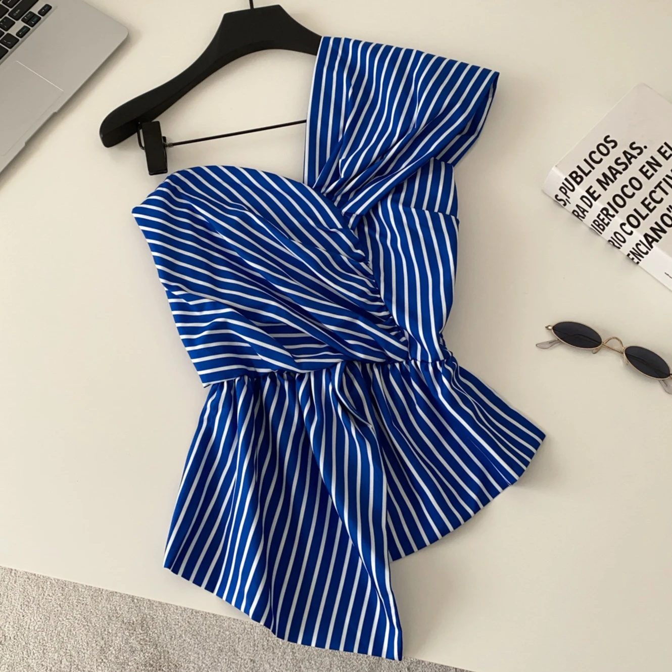 Tanks Tops Women Top Strapless Sleeveless Camis Sexy Striped Y2k Streetwear Backless Tight Waist Elegant Work Slim Camis 2026
Tanks Tops Women Top Strapless Sleeveless Camis Sexy Striped Y2k Streetwear Backless Tight Waist Elegant Work Slim Camis 2026
