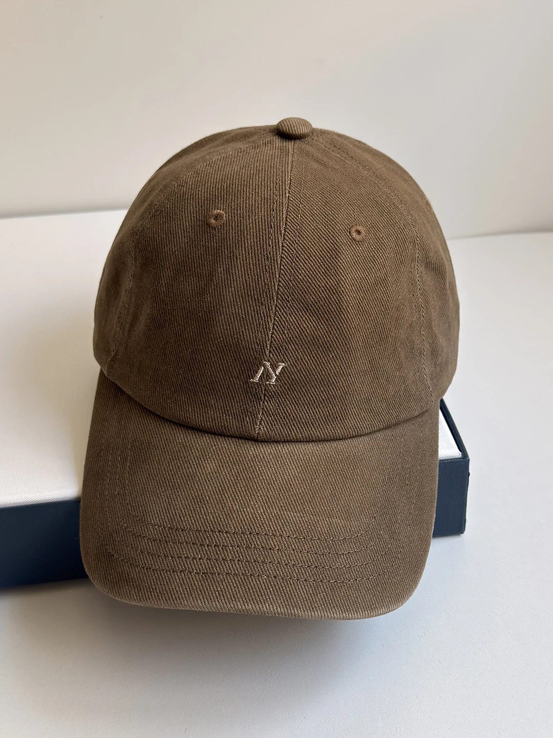 Baseball Cap with Embroidered Letters, Versatile Wide Brim, Small Face Duckbill Cap for Men, Outdoor Casual Trendy Brand
Baseball Cap with Embroidered Letters, Versatile Wide Brim, Small Face Duckbill Cap for Men, Outdoor Casual Trendy Brand