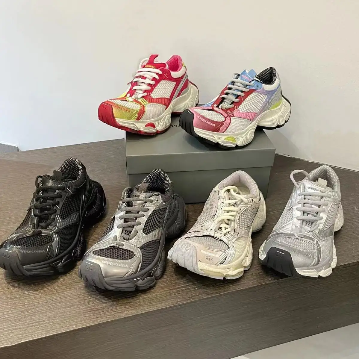 Vintage Faded Leather Dad Shoes Sporty Thick Bottom Breathable Mesh Upgraded Version Flat Heel round Toe Rubber Outsole
Vintage Faded Leather Dad Shoes Sporty Thick Bottom Breathable Mesh Upgraded Version Flat Heel round Toe Rubber Outsole
