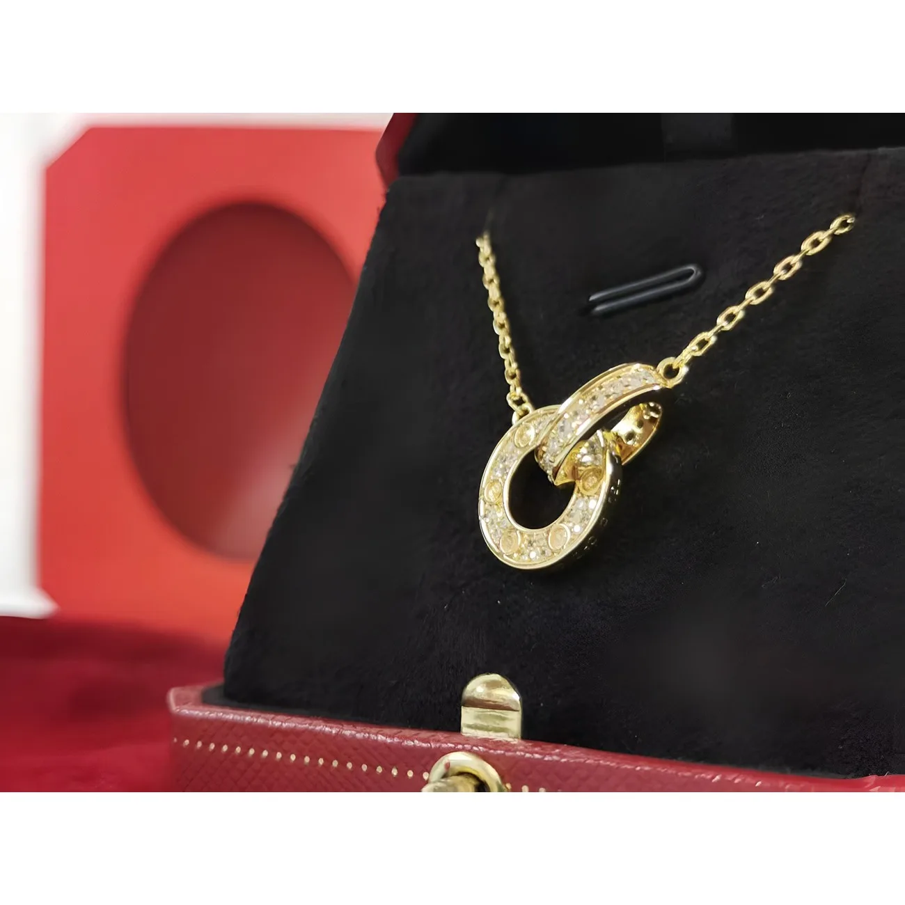 Gold Plated Interlocking Circle Pendant Women Necklace with Crystals Fashion Statement Jewelry
Gold Plated Interlocking Circle Pendant Women Necklace with Crystals Fashion Statement Jewelry