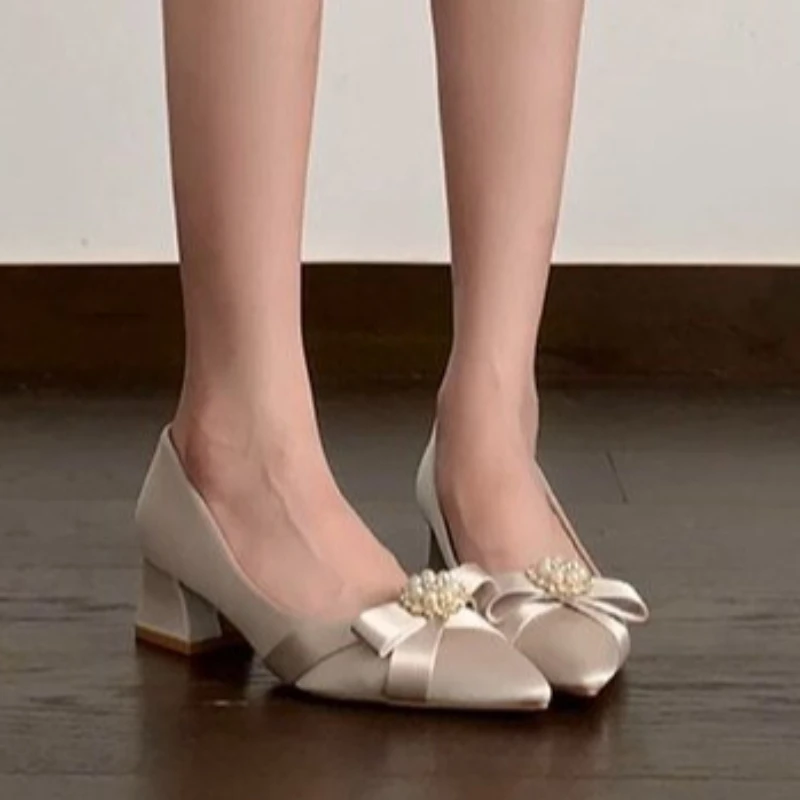 Beaded Bow Women High Heels Shoes Elegant Pointed Toe Dress Shoes 2026 Spring New Shallow Pumps Chunky Comfort
Beaded Bow Women High Heels Shoes Elegant Pointed Toe Dress Shoes 2026 Spring New Shallow Pumps Chunky Comfort