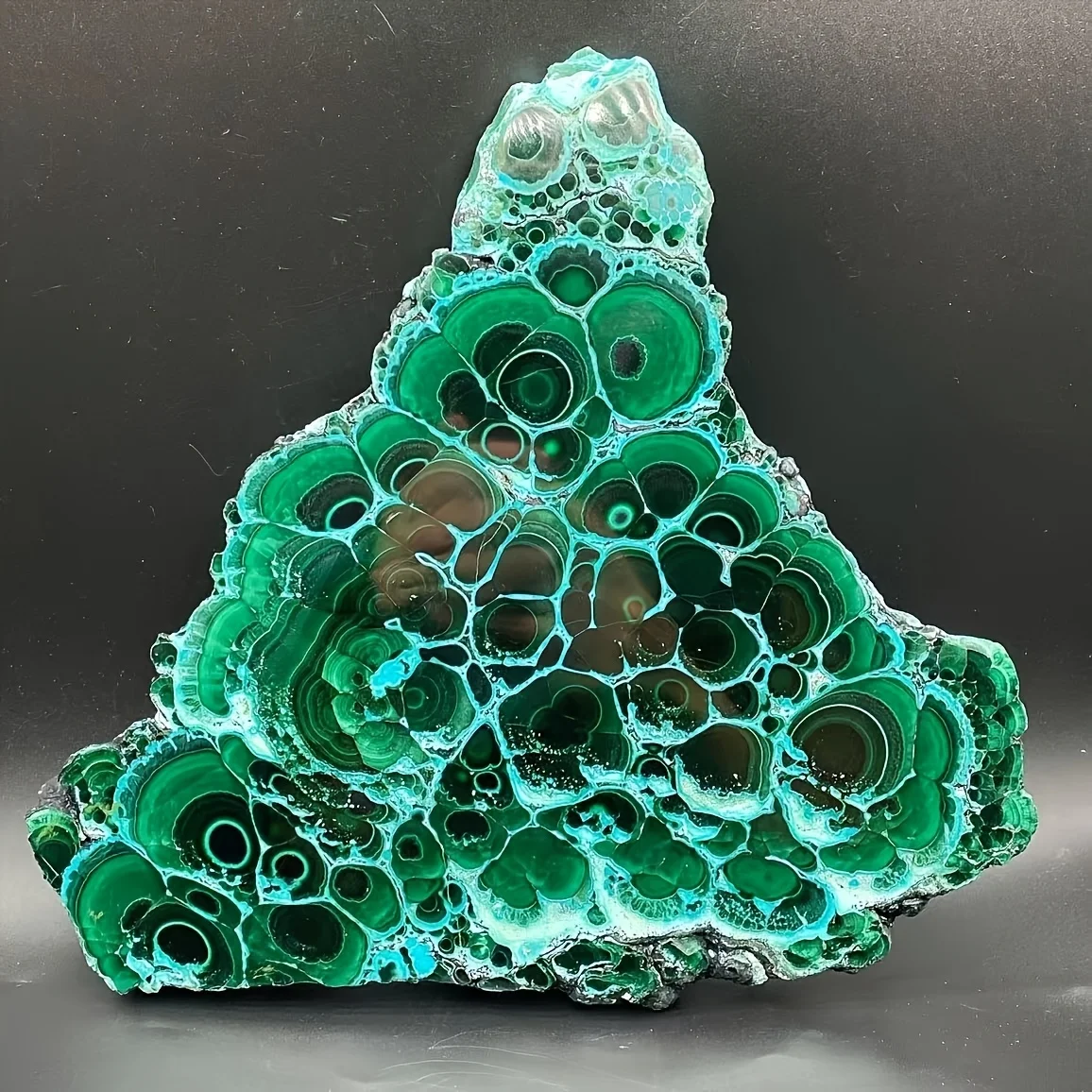 Malachite Slab, Natural Stone Polished Slab with Irregular Edges, Healing Energy crystal stone , Home Decor & Spiritual Gift
Malachite Slab, Natural Stone Polished Slab with Irregular Edges, Healing Energy crystal stone , Home Decor & Spiritual Gift