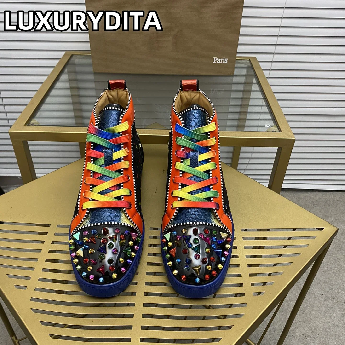 Top Quality Womens Trendy Casual Tennis Shoes Luxury Mens Real Leather Sneakers 35-48 Designr Rivet Red Sole Lovers Shoes M0001
Top Quality Womens Trendy Casual Tennis Shoes Luxury Mens Real Leather Sneakers 35-48 Designr Rivet Red Sole Lovers Shoes M0001