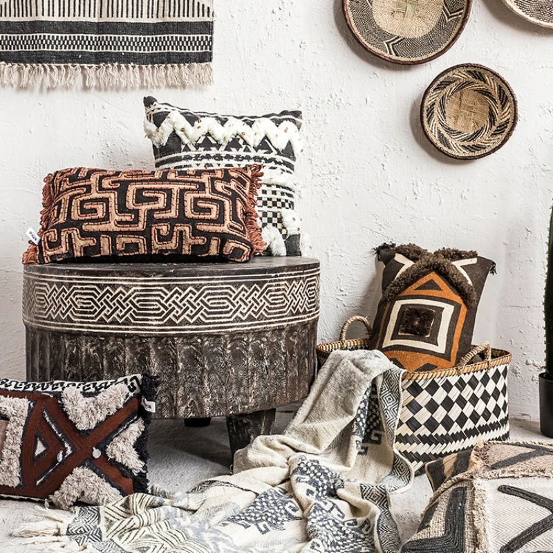 Imported Moroccan style strip handmade high-end cotton pillow Nordic bedside cushion living room sofa pillow waist
Imported Moroccan style strip handmade high-end cotton pillow Nordic bedside cushion living room sofa pillow waist