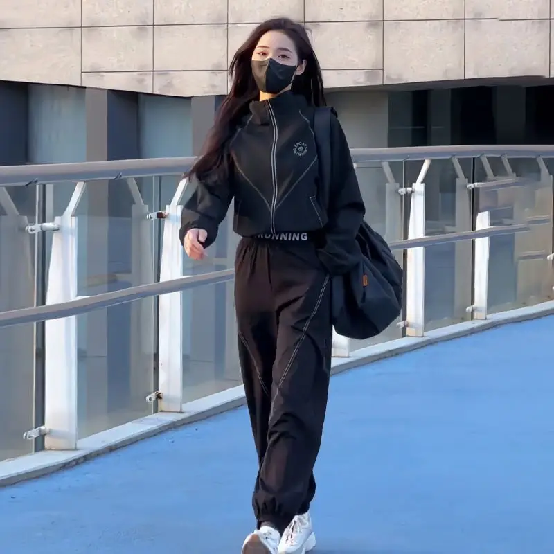 Women's Spring Summer Black Letter Jackets Pants Two Piece Set Thin Sporty Zipper Coats Trousers Outfits Lady Casual Run Clothes
Women's Spring Summer Black Letter Jackets Pants Two Piece Set Thin Sporty Zipper Coats Trousers Outfits Lady Casual Run Clothes