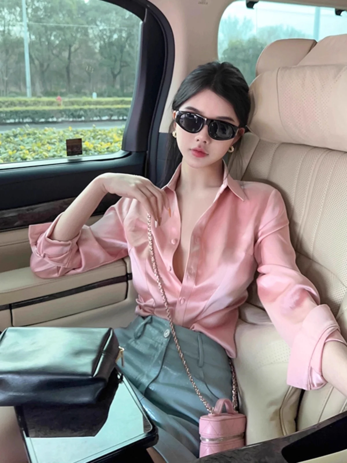 Розовая атласная рубашка с длинным рукавом, свободного кроя, для деловых встреч, женская, модная, брендовая, на пуговицах, в корейском стиле, прямого кроя, повседневный топ
Розовая атласная рубашка с длинным рукавом, свободного кроя, для деловых встреч, женская, модная, брендовая, на пуговицах, в корейском стиле, прямого кроя, повседневный топ