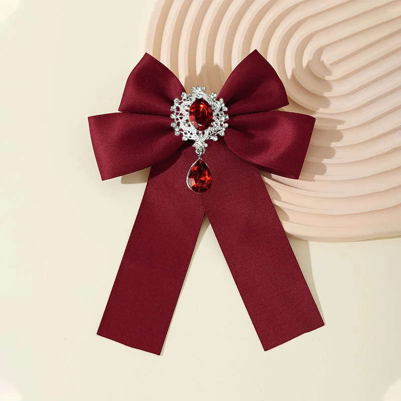 Модные галстуки-бабочки ручной работы, заколка для волос, оригинальные французские ретро элитные однотонные атласные стразы, женские аксессуары для рубашек, цветы на шею
Модные галстуки-бабочки ручной работы, заколка для волос, оригинальные французские ретро элитные однотонные атласные стразы, женские аксессуары для рубашек, цветы на шею