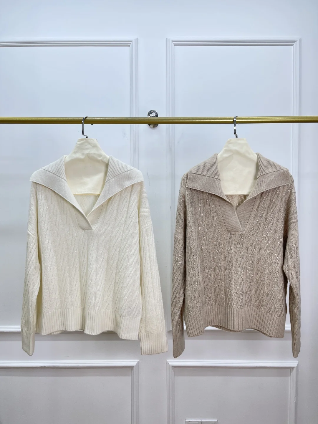 Rhinestone Decoration Women's Knitted Pullover Autumn Winter Turn-down Collar Long Sleeve Vintage 100% Cashmere Sweater
Rhinestone Decoration Women's Knitted Pullover Autumn Winter Turn-down Collar Long Sleeve Vintage 100% Cashmere Sweater
