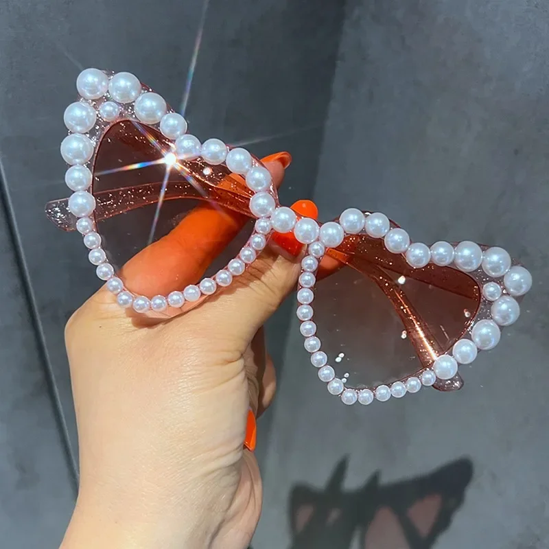Women's Luxury Design Pearl Sun Glasses Men Women Fashion Heart Shape Sun Glasses UV400 Anti-glare Outdoor Eyewear Party Glasses
Women's Luxury Design Pearl Sun Glasses Men Women Fashion Heart Shape Sun Glasses UV400 Anti-glare Outdoor Eyewear Party Glasses