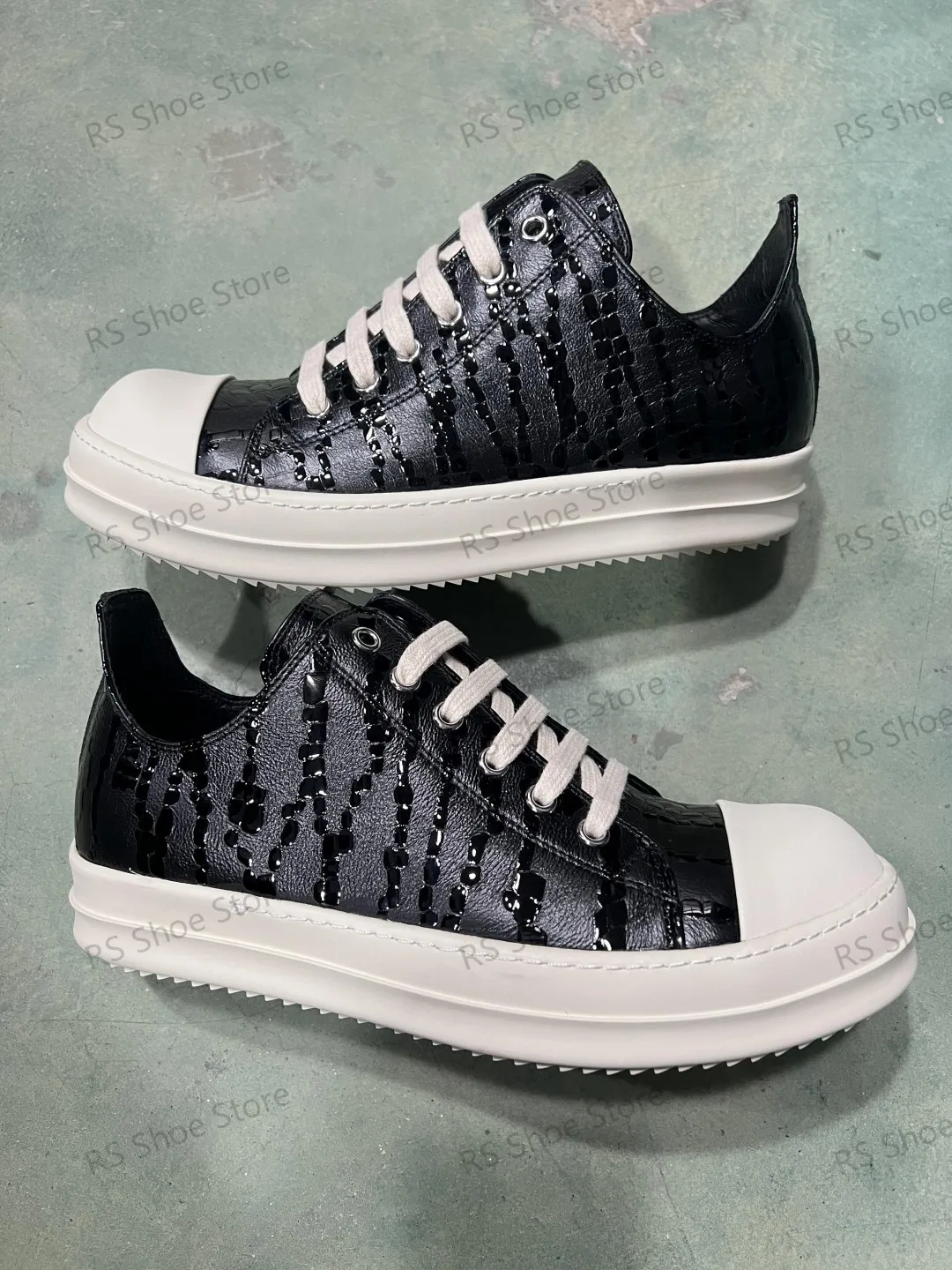 Ro Designer Black Leather Low Top Shoe High Quality Men Shoes Women Casual Ankle Boot Square Water Drop Style Sneakers Boots
Ro Designer Black Leather Low Top Shoe High Quality Men Shoes Women Casual Ankle Boot Square Water Drop Style Sneakers Boots