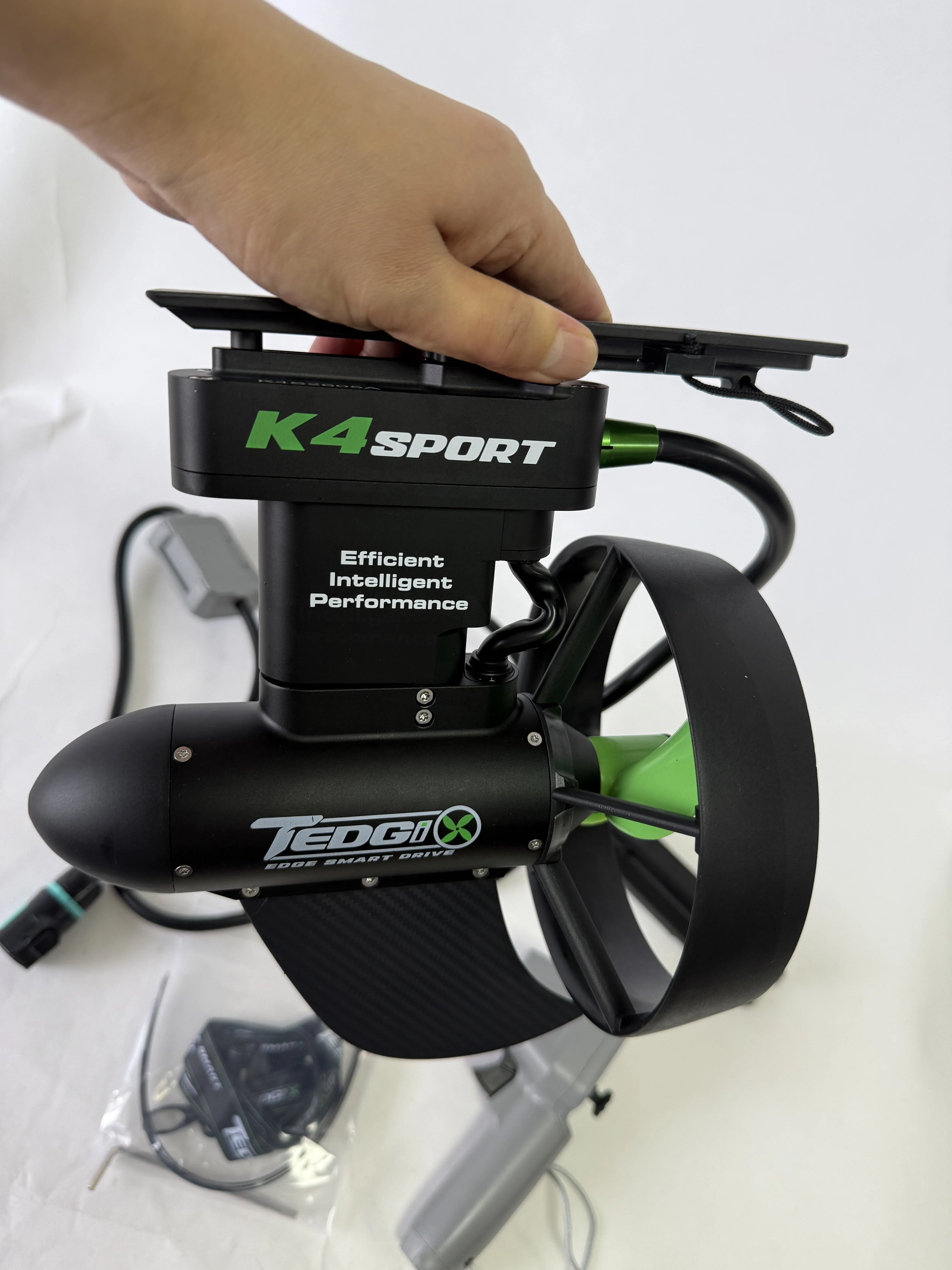 EDGE K4S motorboat and kayak engine. It is compatible with the B15, B20 types of batteries developed by EDGE
EDGE K4S motorboat and kayak engine. It is compatible with the B15, B20 types of batteries developed by EDGE