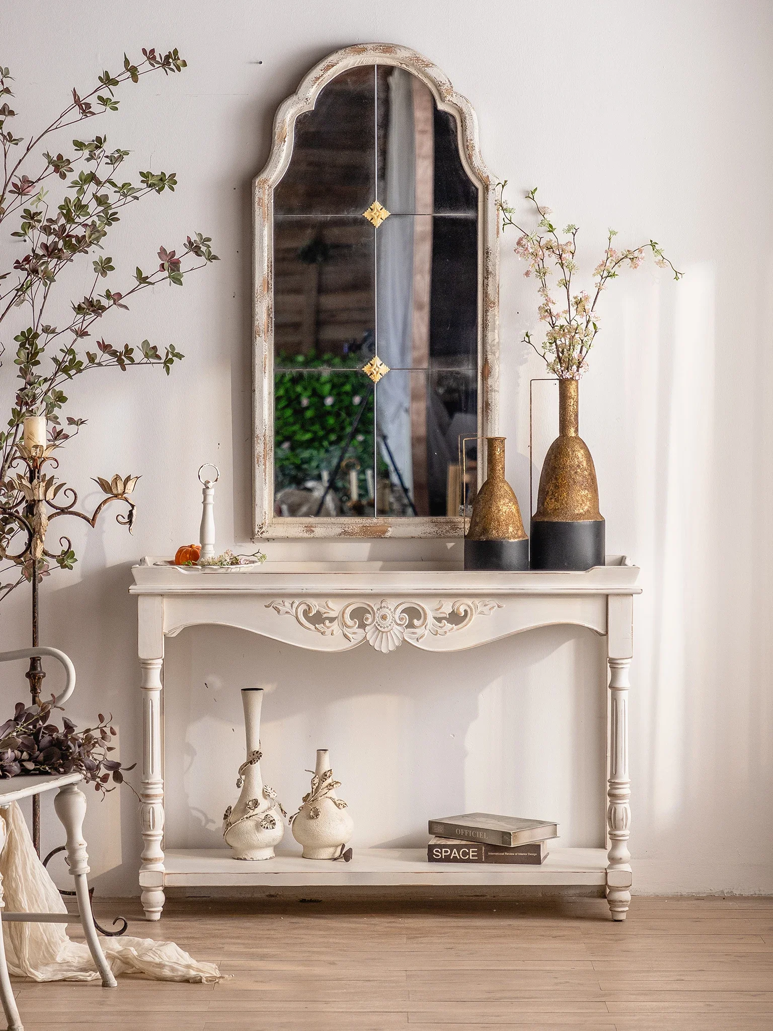 A Entry entrance table living room white shelf hollow carved cabinet
A Entry entrance table living room white shelf hollow carved cabinet