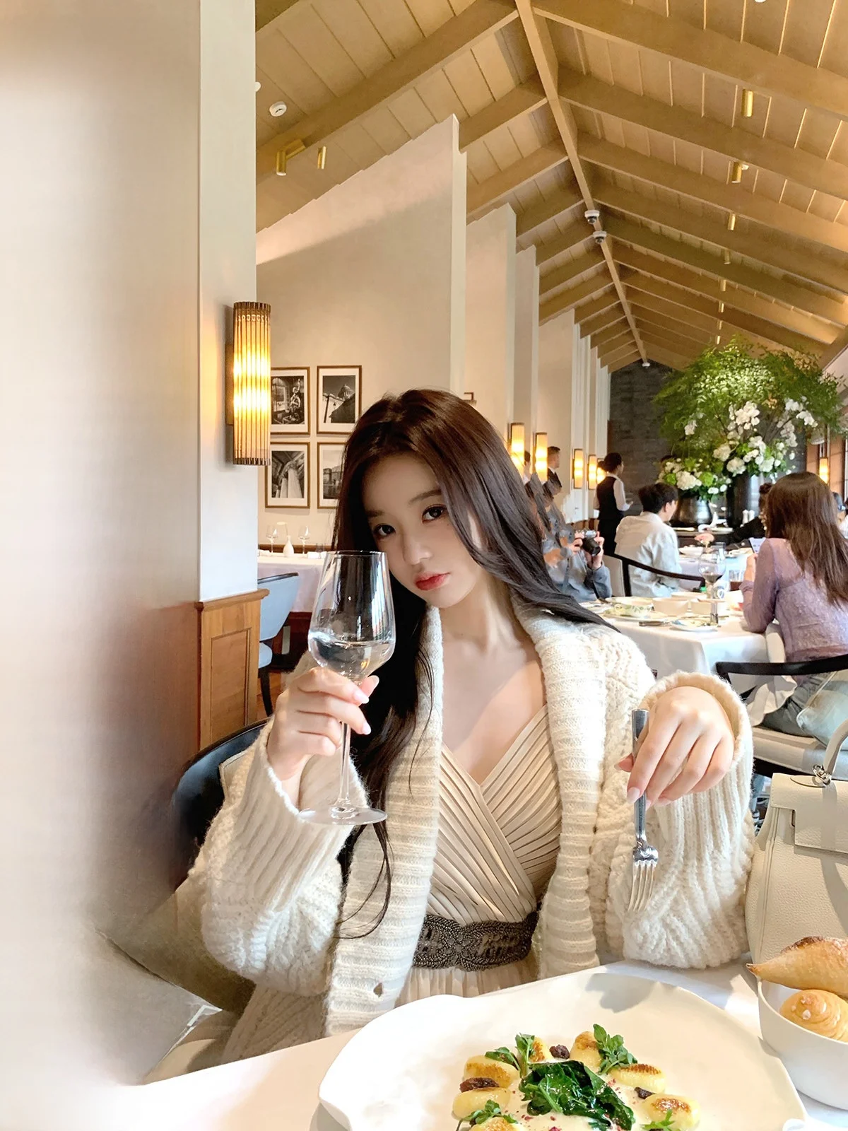 Вязаный кардиган-пальто Spicy Hotdog с крупными пуговицами, зимний, модный, женский, премиум-качества, шерстяной, на пуговицах
Вязаный кардиган-пальто Spicy Hotdog с крупными пуговицами, зимний, модный, женский, премиум-качества, шерстяной, на пуговицах