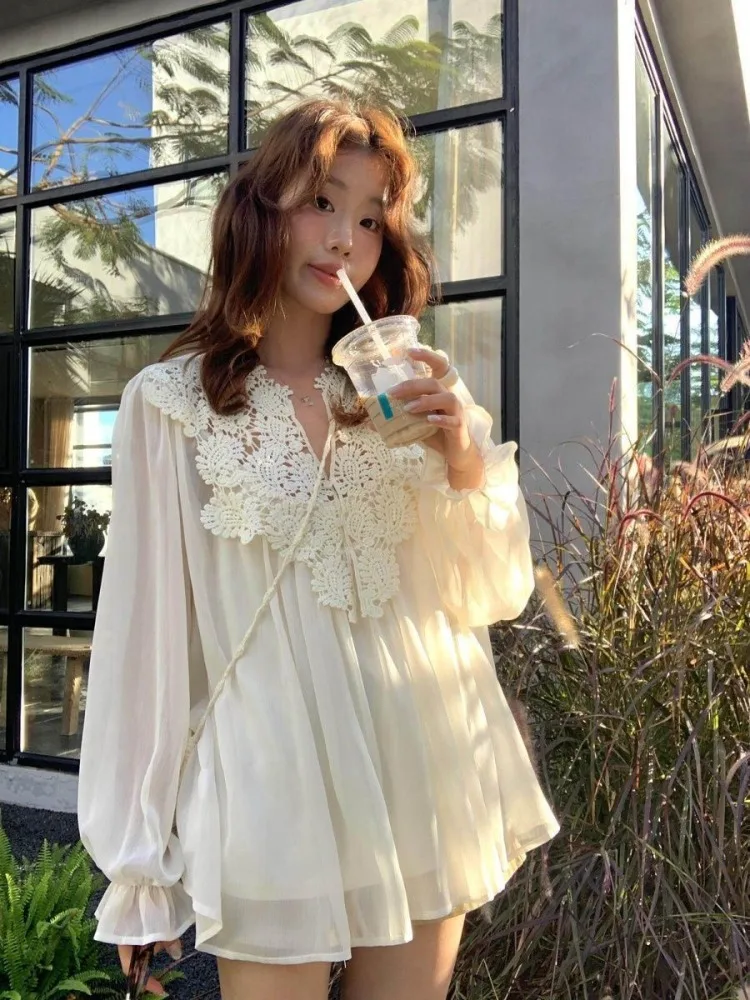 2026 Summer New Retro Elegant Three-Dimensional Crochet Lace Splice Chiffon Blouse Women Loose Casual Fashion Commute Tops
2026 Summer New Retro Elegant Three-Dimensional Crochet Lace Splice Chiffon Blouse Women Loose Casual Fashion Commute Tops